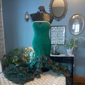Elegant Green Strapless Prom Dress. Vintage.